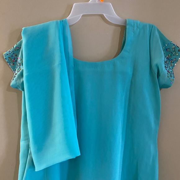 Indian / Pakistani Pyjami Suit with Dupatta in Turquoise - Size 6 - Picture 6 of 13